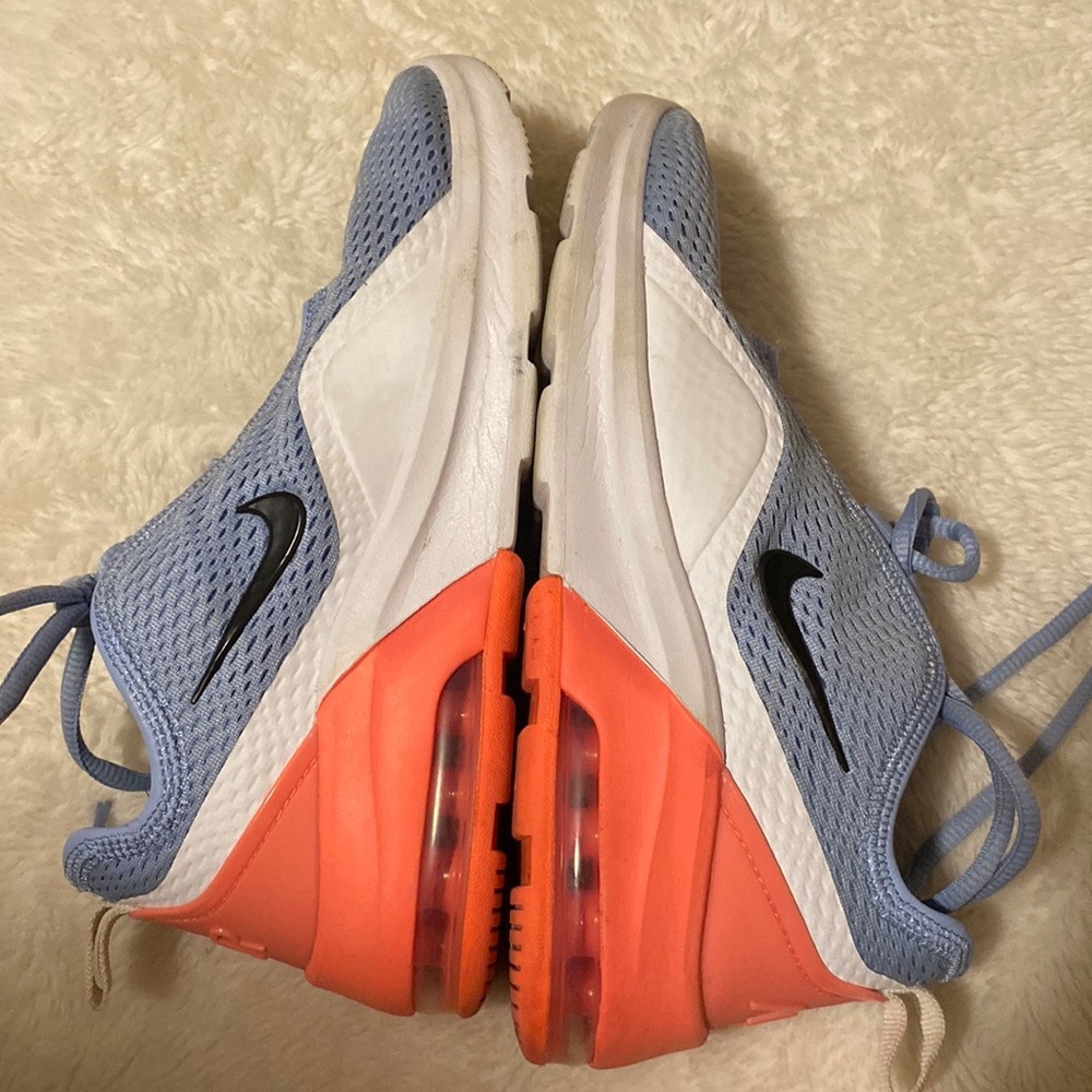 Nike shoes!! Brand new without tag! Wore them 2 times!
